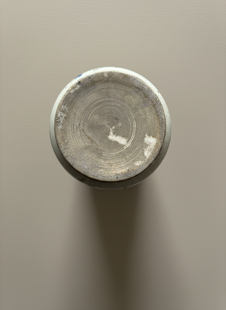image showing the base of a maiolica vase